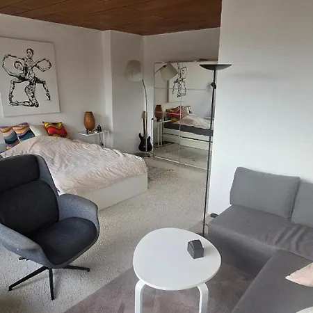 Homestay szállás Penthouse Deutz Lanxess Arena Messe Heumarkt Köln
