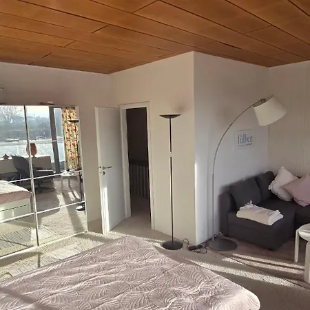 Homestay szállás Penthouse Deutz Lanxess Arena Messe Heumarkt Köln
